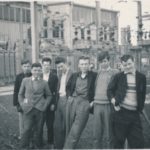 Scoláirí Scoil Mhuire sa Ghaeltacht sna caogáidí.